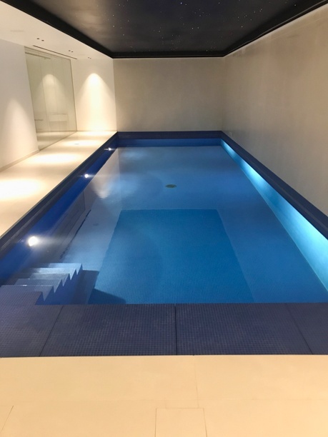 piscine interieur parfaitement realise