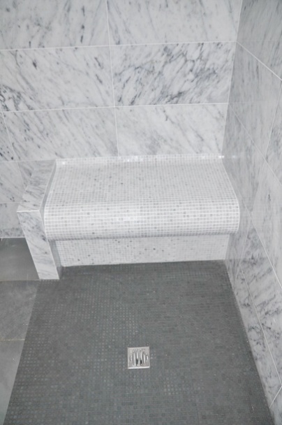 Salle de bain en mosaïques de marbre