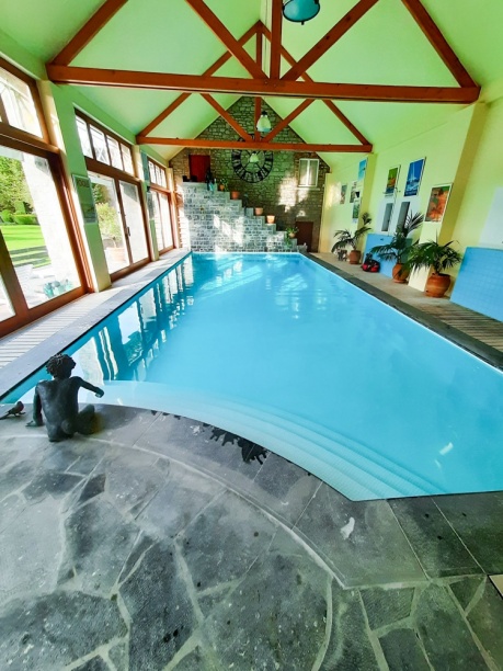 installation piscine interieur