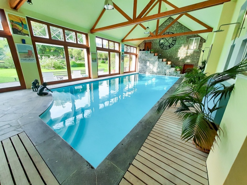 installation superbe piscine interieur