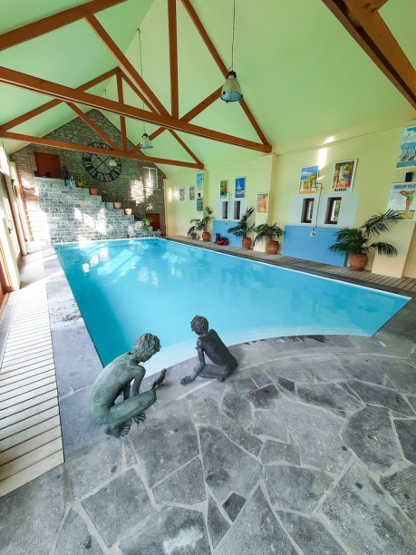 specialiste construction piscine interieur