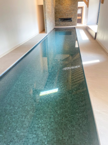 specialiste piscine interieur