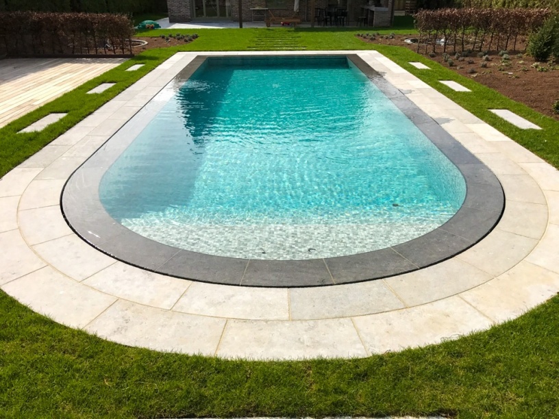 piscine a debordement avec roman scaled