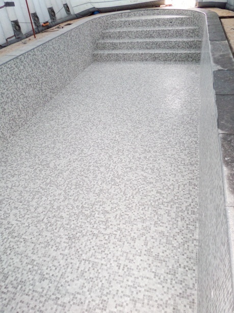 piscines faite en mosaiques