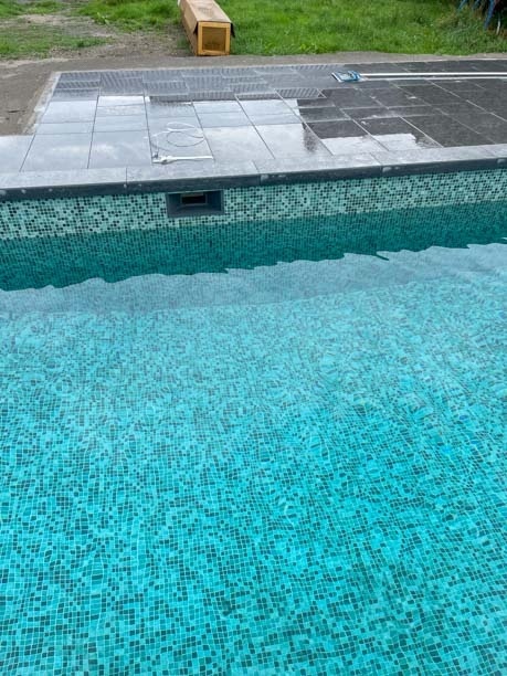 piscine mosaique couleur vibrante