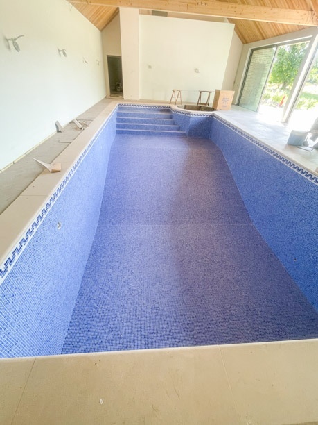 finition haute qualite piscine mosaique